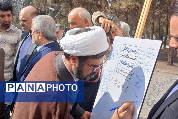 دومین روز گردهمایی از صحن دانش تا کرسی قانون‌گذاری 