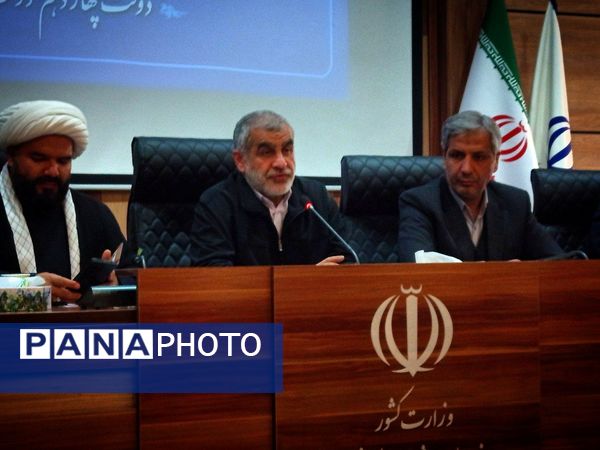 نایب رئیس مجلس شورای اسلامی پای درد دل فعالان اقتصادی نشست