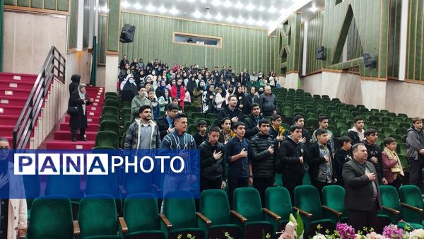 آیین تجلیل از دانش‌آموزان منتخب مسابقات قرآنی و فرهنگی 