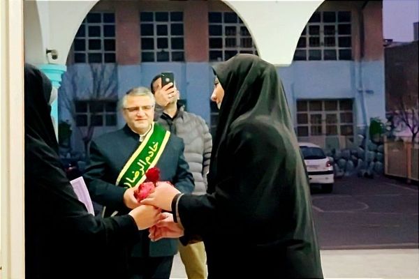 هدیه‌ امام رضایی برای دختران محجبه مدارس تبریز