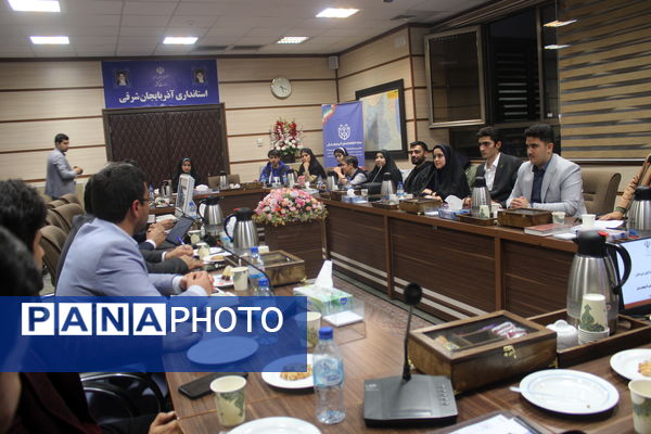 نشست مشورتی و گفت‌و‌گوی بین نسلی معاون سیاسی و اجتماعی استاندار آذربایجان شرقی