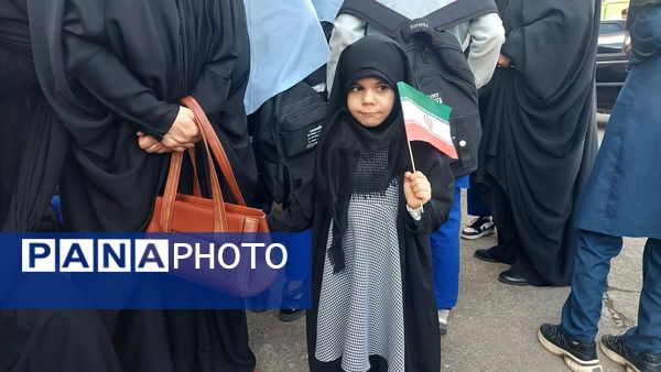 حضور پر شور نسل آینده در راهپیمایی روز دانش آموز 