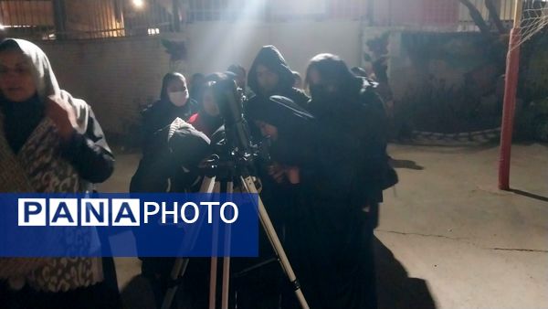 رصد ستارگان در مدرسه عزت طلایی