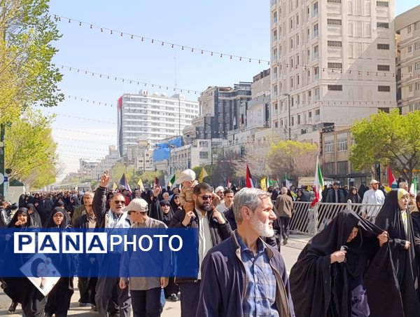 شرکت با شکوه مردم مشهد در راهپیمایی روز جهانی قدس