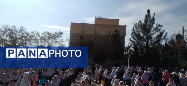 تقدیر از برترین‌های دبستان شهید نجفی فدافن 