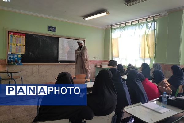 حضور مبلغان سازمان قرآن و عترت در مدرسه شهید عیسی وند به مناسبت شروع ماه مبارک رمضان