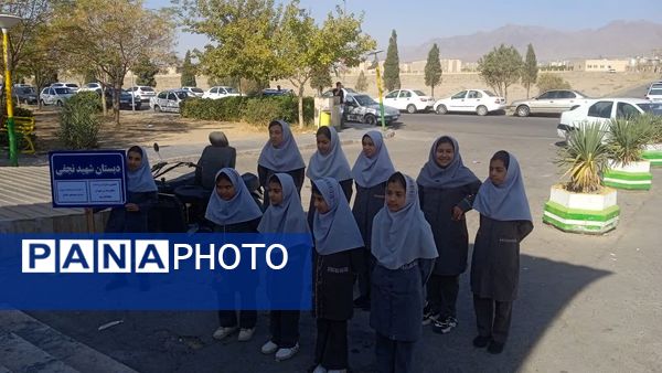 قدردانی پیشتازان دبستان شهید نجفی فدافن از پرستاران بیمارستان حضرت ابوالفضل