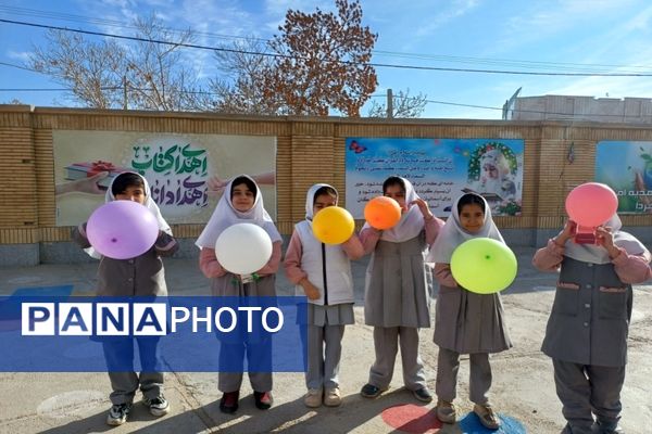 آزمایش ساخت ماشین بادکنکی در دبستان شاهد نرگس جاجرم