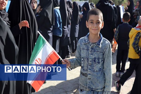 حضور پرشور دانش‌آموزان پاکدشتی در راهپیمایی روز ۱۳ آبان