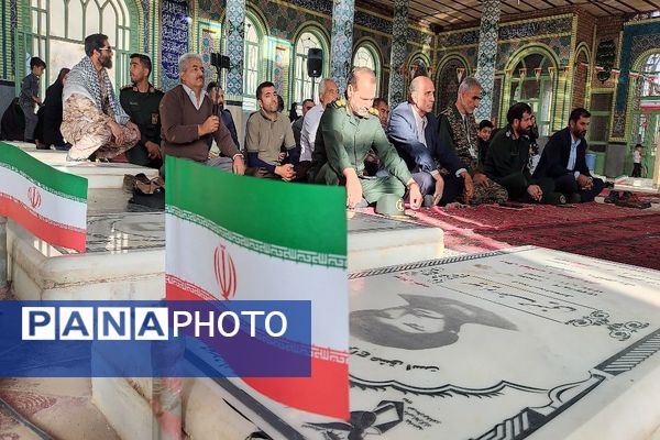 غبارروبی و عطر افشانی گلزار شهدای شهر بار در هفته دفاع مقدس