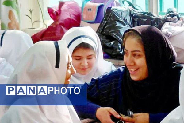 جشن ولادت بانوی دو عالم در دبستان وحیدکیهانی 