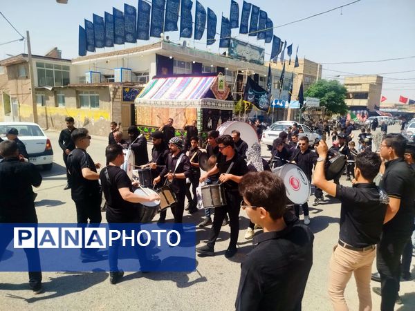 حماسه زنجیرزنی در فدافن؛ عزاداری دهه اول محرم با حضور پرشور جوانان