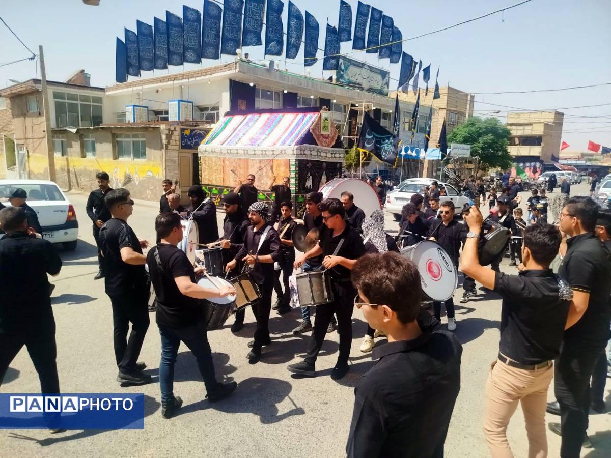 حماسه زنجیرزنی در فدافن؛ عزاداری دهه اول محرم با حضور پرشور جوانان