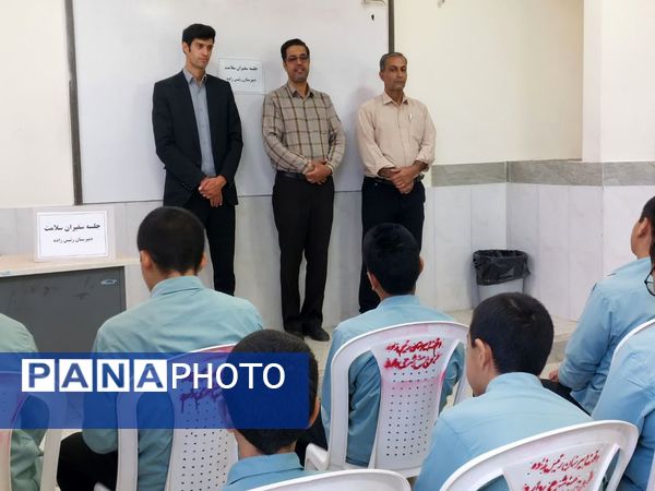 جلسه سفیران سلامت در دبیرستان رئیس زاده شهرستان خلیل آباد 