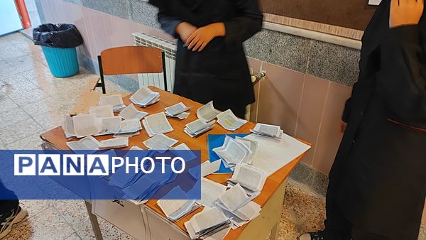 برگزاری انتخابات همیار مشاور در مدرسه نمونه دولتی ۹ دی یاسوج با شعار «همیار مشاور برتر، مدرسه برتر»