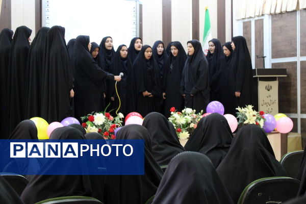 تجلیل از دانش‌آموزان برگزیده در چهل ودومین جشنواره فرهنگی هنری امید فردا شهرستان بن