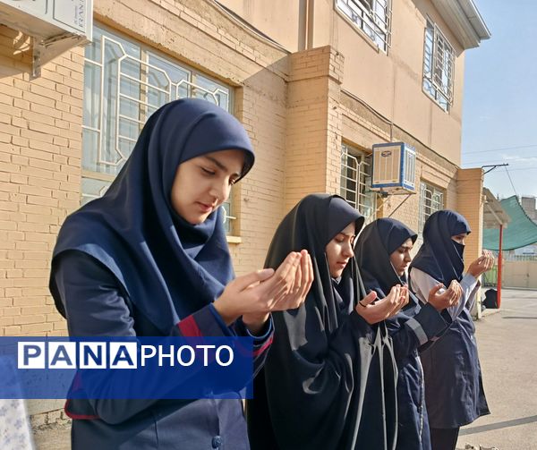 اقامه نماز باران در دبیرستان دخترانه یک وکیلی 3