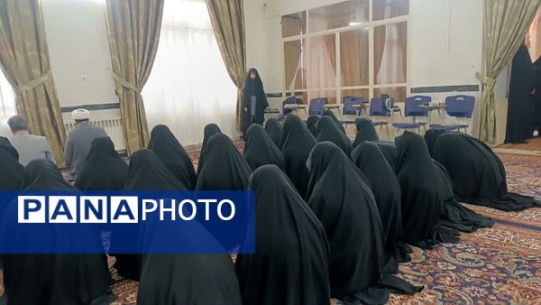 برپایی نماز جماعت در مکتب النرجس