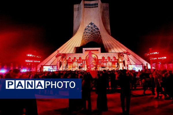 انفجار شور حسینی در قلب تهران؛ نوجوانان میدان آزادی را عاشورایی کردند