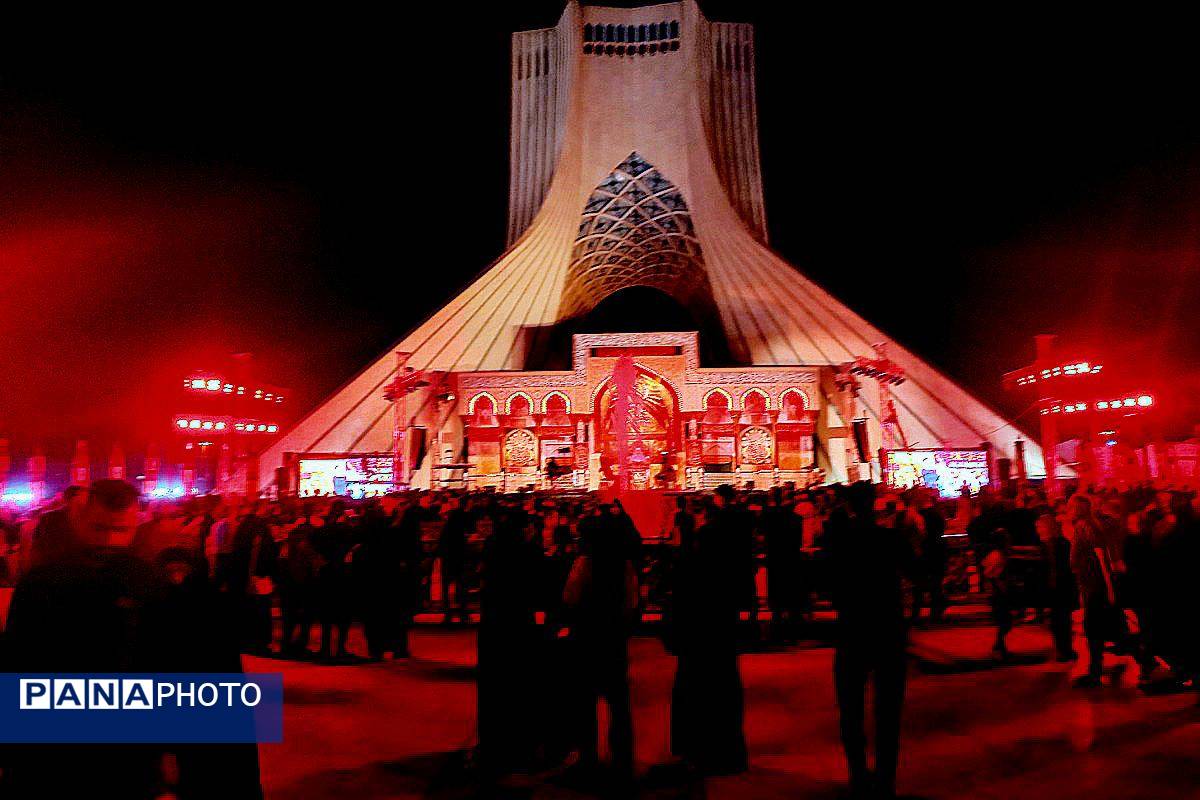 انفجار شور حسینی در قلب تهران؛ نوجوانان میدان آزادی را عاشورایی کردند