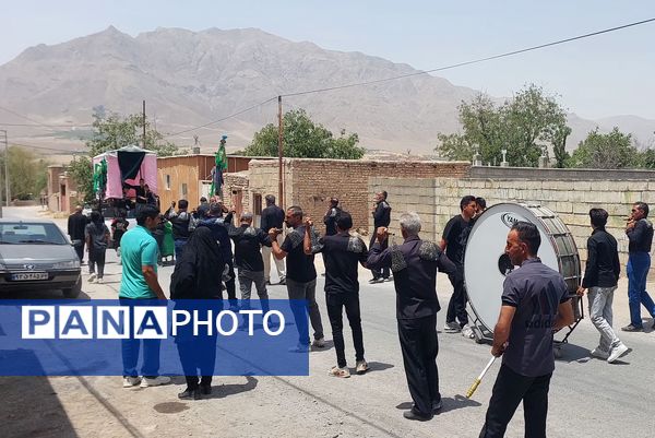 مراسم عزاداری و زنجیرزنی روز عاشورا در روستای جعفرآباد بوانات