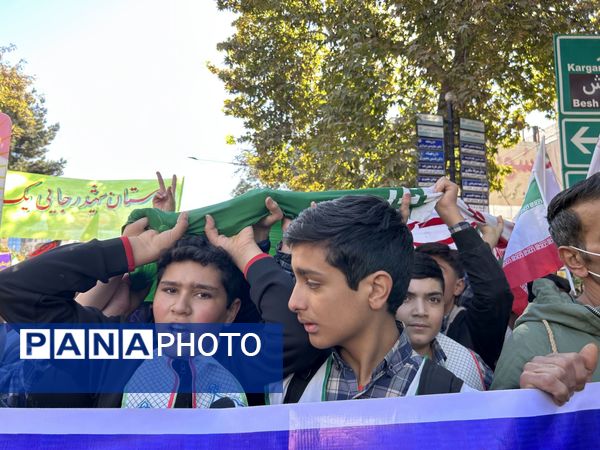 راهپیمایی ۱۳ آبان مدرسه شهید رجایی یک بجنورد