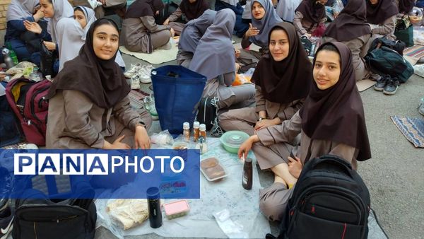 صبحانه سالم دانش‌آموزی در صبح اردیبهشتی