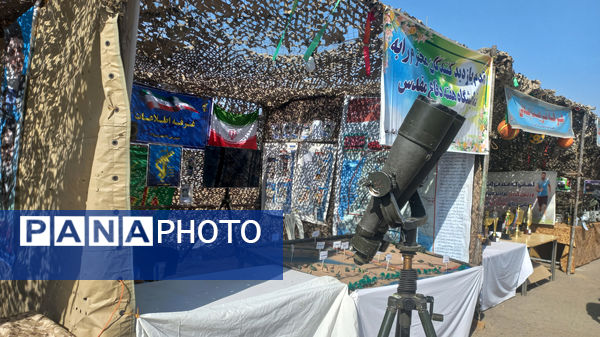 نمایشگاه هفته دفاع مقدس در مجتمع فرهنگی و ورزشی فجر نیشابور