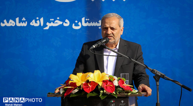 شروع ثبت‌نام آزمون استخدامی وزارت آموزش و پرورش در آینده نزدیک/ عضویت 300 هزار معلم در اجتماعات یادگیری