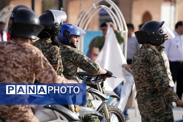 عطر افشانی گلزار شهدا؛ تجدید پیمان با آسمان در یزد