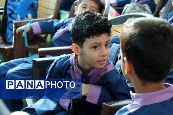 نواخته شدن زنگ شکوفه‌ها در دبستان محمد مهدی صالحی یزد