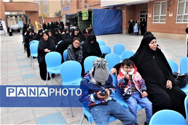 جلوه‌هایی از یادواره شهدا در دبستان استثنایی باغچه‌بان قم