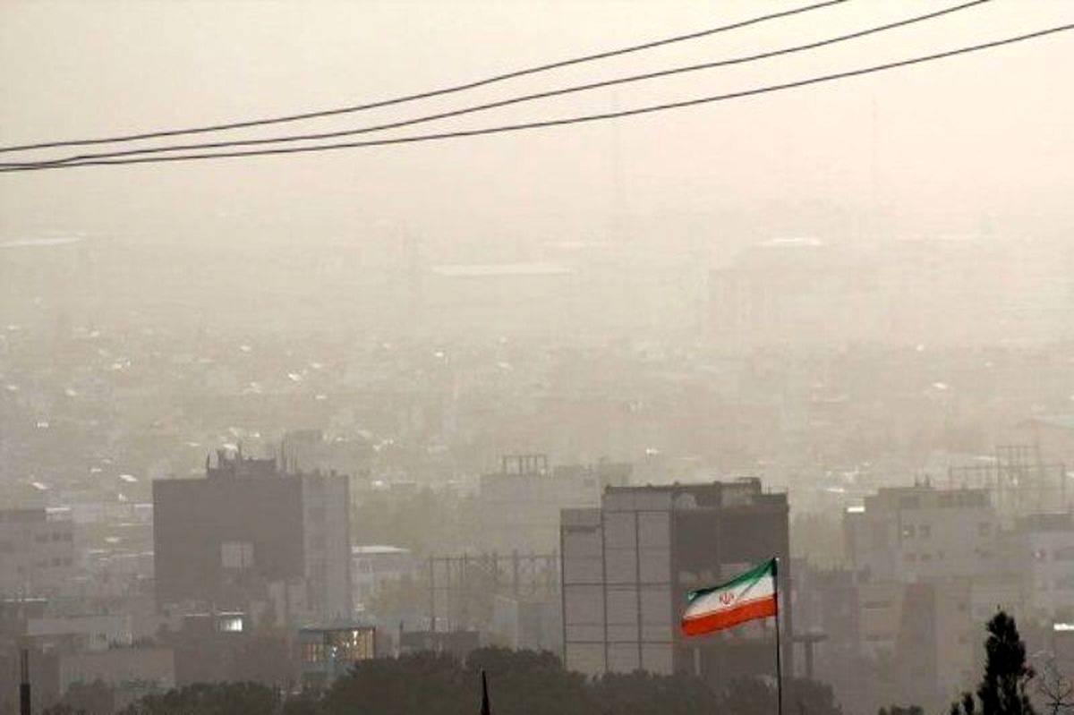 باد و خاک در تهران