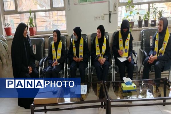 اولین جلسه شورای دانش آموزی در دبیرستان شهید مجید دهنوی  نیشابور