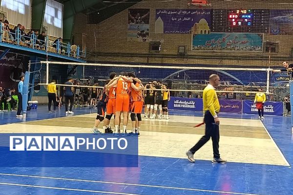 جدال حساس هفته دوم لیگ برتر با برتری قاطع میهمان پایان یافت