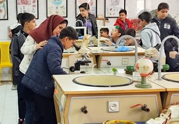 آموزش همراه با مشاهدات عینی در پژوهشکده معلم شیراز