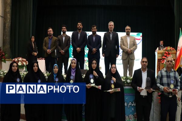 تجلیل از طلایه‌داران برتر تعلیم و تربیت ، آیین تقدیر از معلمین نمونه شهرستان پاکدشت 