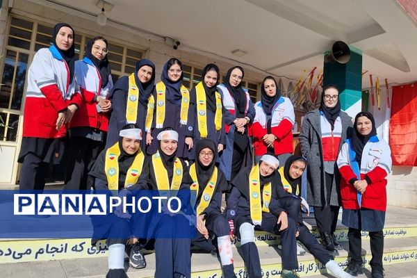  مانور زلزله در مدرسه فرزانگان ورامین