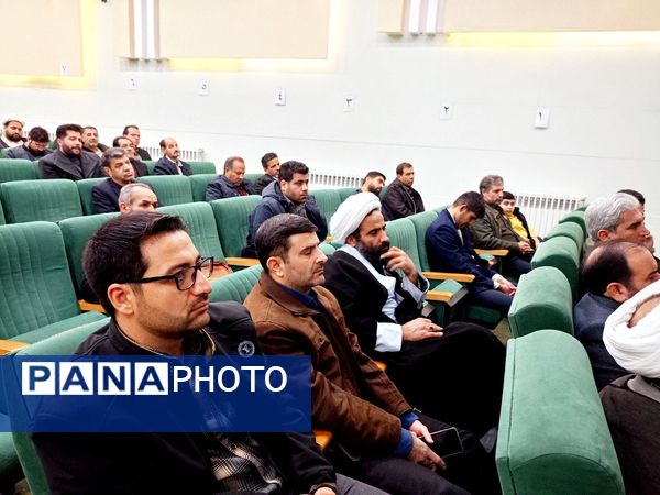 جلسه جهاد تبیین با موضوع بررسی مسائل سیاسی ایران و جهان در کاشمر
