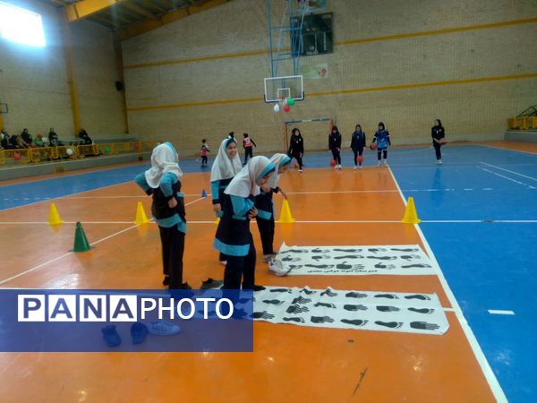 افتتاحیه طرح ملی میدان پویا و مسابقات هندبال در باشگاه غدیر محسن آباد برخوار