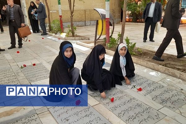 تجلیل از دانش‌آموزان برگزیده پویش «شهید من» در قم