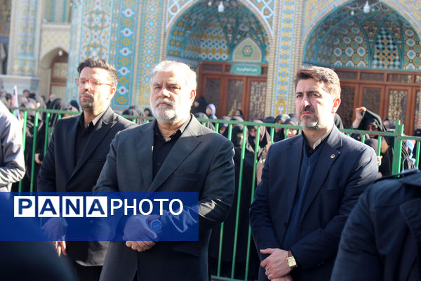 جلوه‌هایی از حضور نوجوانان در مراسم تشییع و خاکسپاری شهدای گمنام