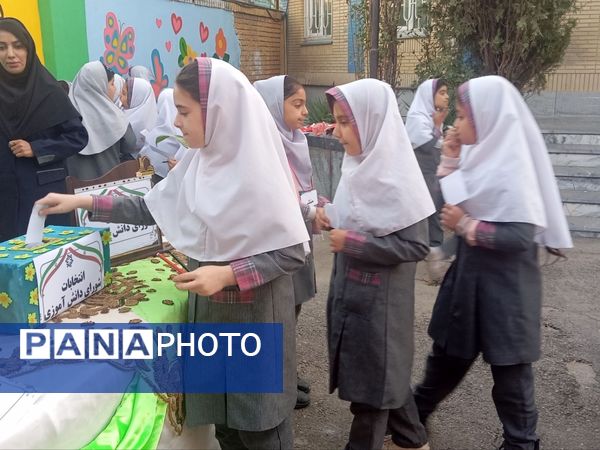 انتخابات شورای دانش آموزی در دبستان دخترانه نرجس یک 