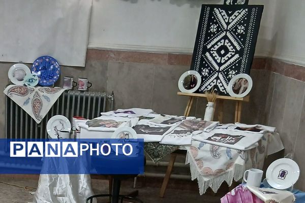 نمایشگاه دست‌سازه‌های خلاق در هنرستان تقوی‌پیشگان بهارستان۲