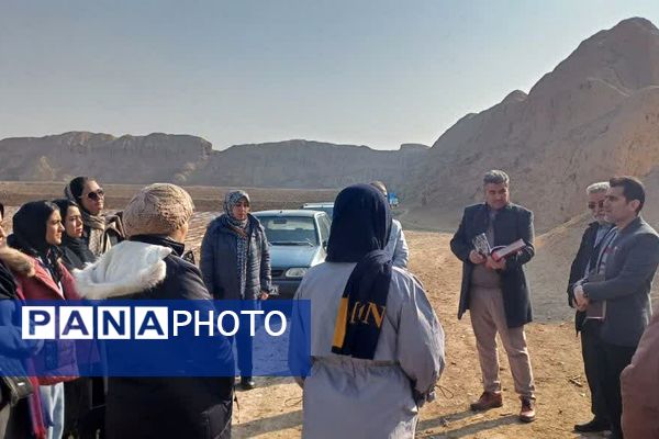 شاهنامه‌خوانی در دل تاریخ؛ بازدید فرهنگی اعضای کارگاه شاهنامه‌خوانی از قلعه ایرج پیشوا