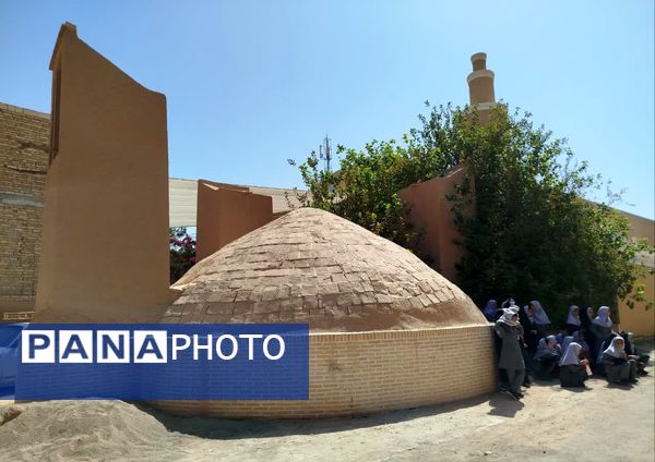 بازدید دانش‌آموزان میبدی از بافت سنتی شهرستان 