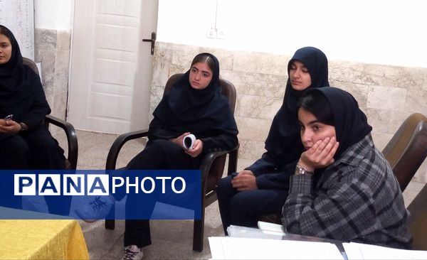 اولین جلسه همیاران مشاور در دبیرستان فاطمیه