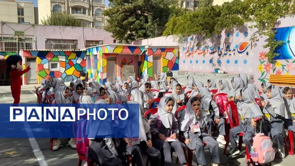 جشن شکوفه‌ها در مدرسه پیک انقلاب ناحیه 2 کرج