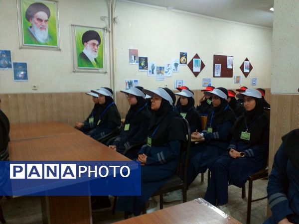 آیین افتتاحیه طرح کانون یاریگران زندگی و برپایی نمایشگاه مبارزه با آسیب‌های اجتماعی در دبیرستان شهید همت ملارد