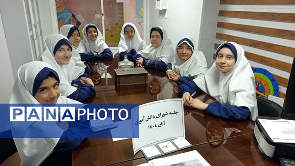 تمرین مسئولیت پذیری و گسترش فرهنگ مشارک جویی با جلسه شورای دانش آموزی